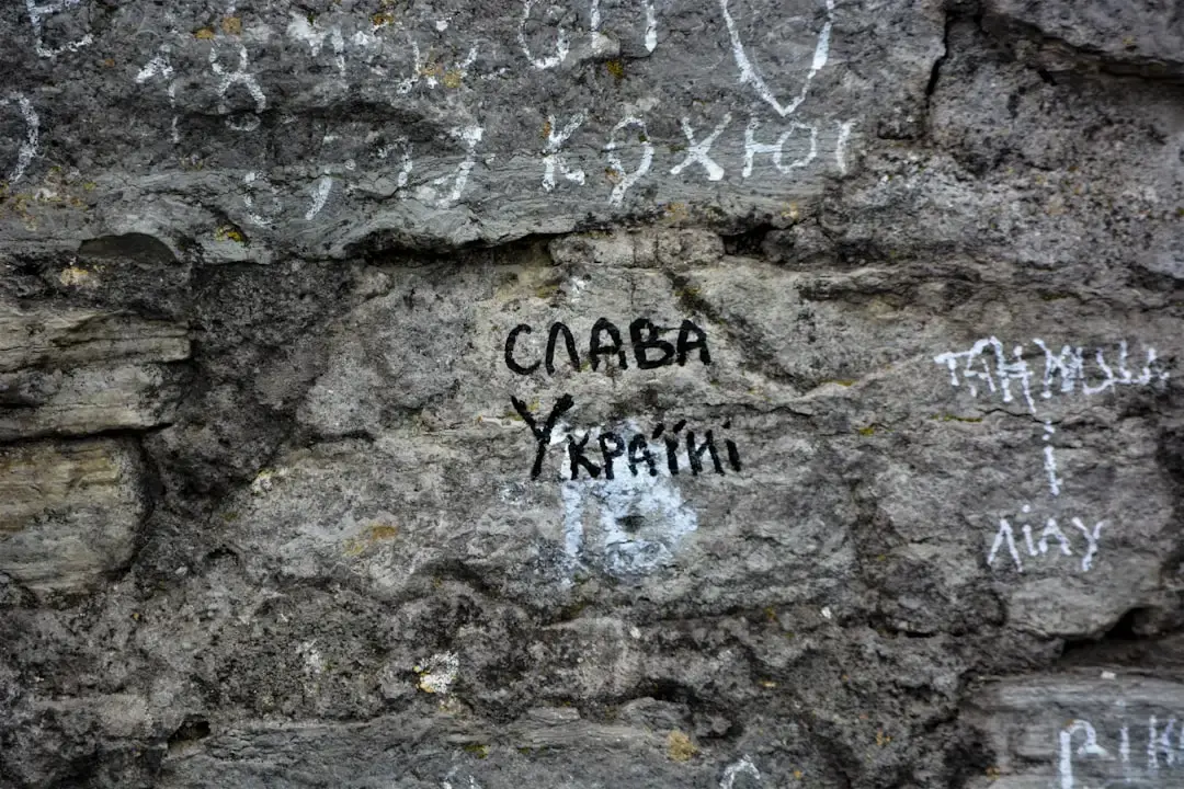 Chirie pentru proprietarii de teren cu stâlpi sau conducte: ce sume pot solicita românii