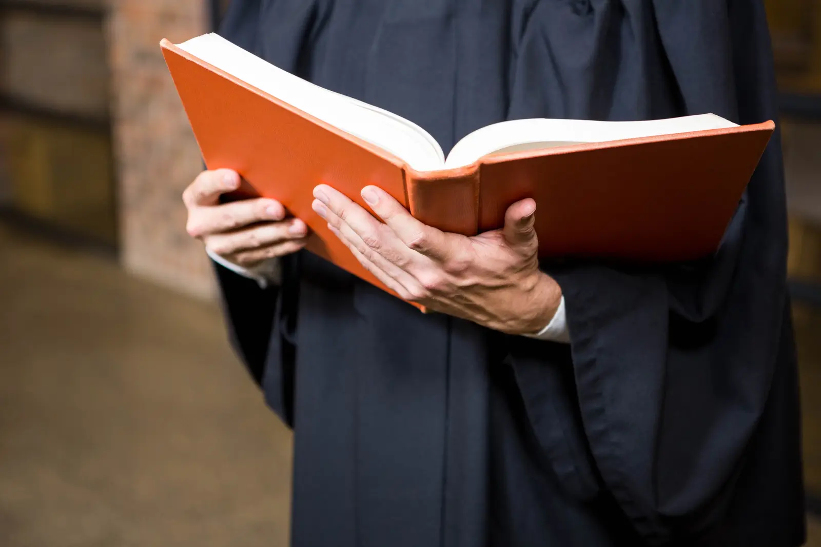 Avocații români cer Guvernului plata onorariilor restante în scrisoare oficială