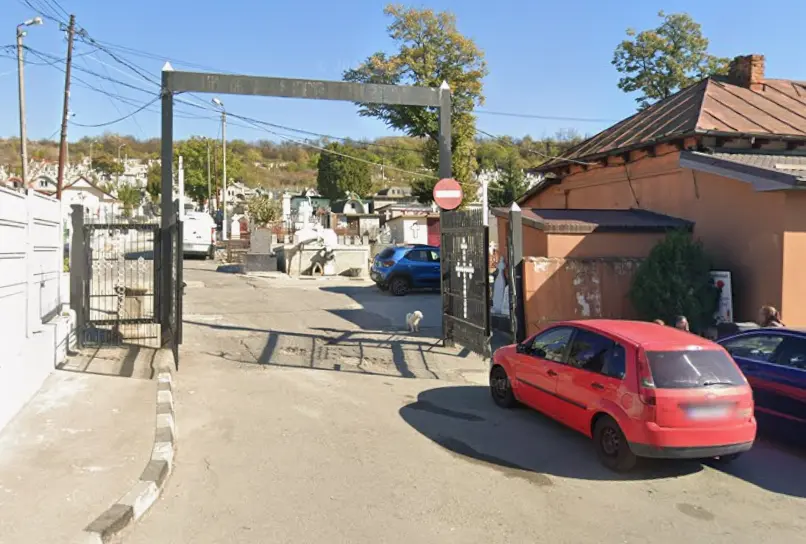 Crimă în cimitirul Slatina: 13 saci cu oseminte descoperiți sub zid fals din capela Strehareți