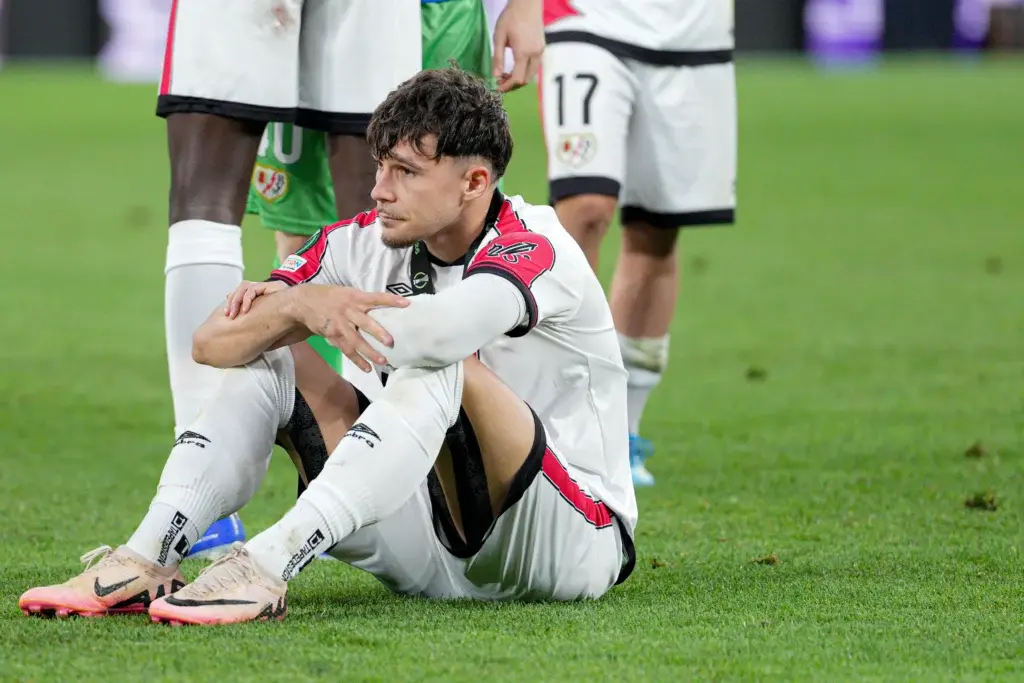 Haos în La Liga! Meciul lui Andrei Rațiu, abandonat după un protest violent al fanilor