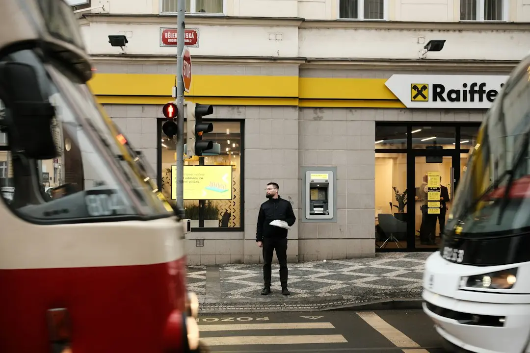 Raiffeisen Bank listează la BVB obligațiuni de 750 mil. lei, cu dobândă fixă de 7,538% până în 2032